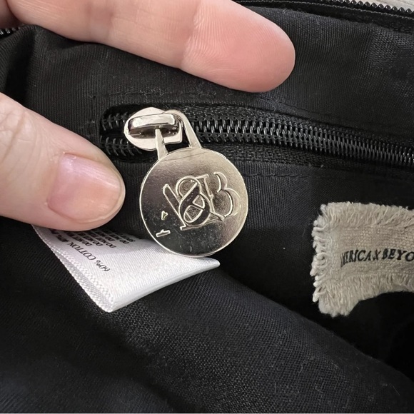 America Beyond Embellished Sequined Beaded Clutch Wristlet Butterfly Flowers - Picture 9 of 10